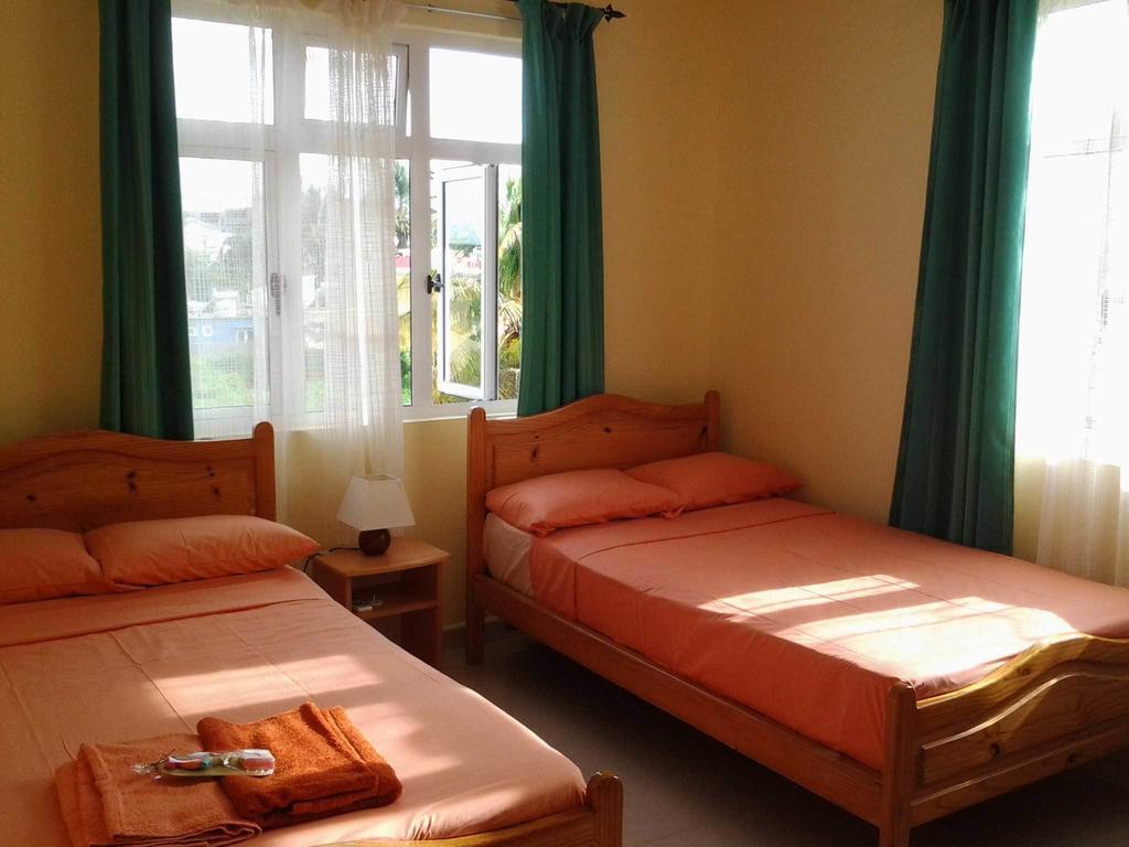 Twins Apartments Flic en Flac Room photo
